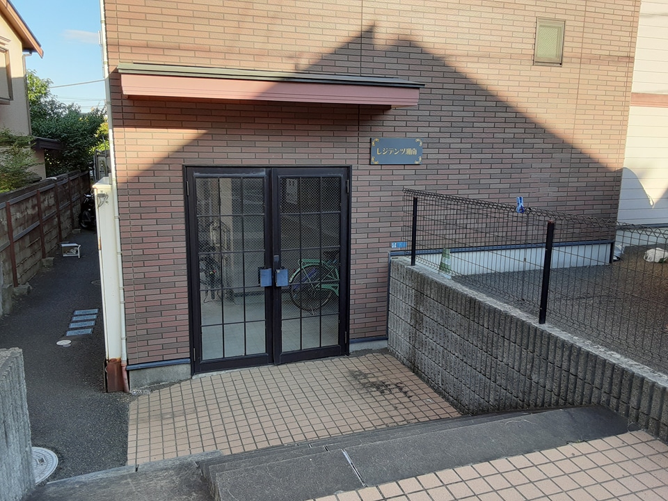 25/30 エントランス