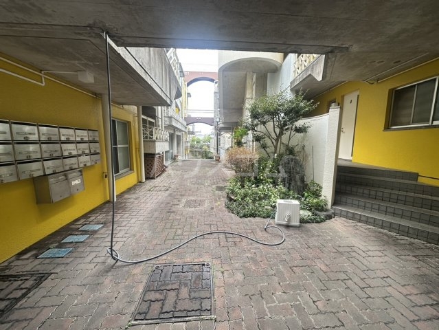 2/4 エントランス