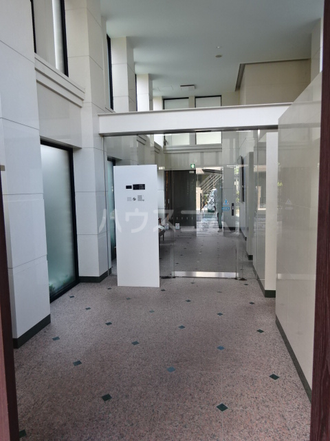 25/30 エントランス