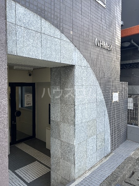 19/30 エントランス