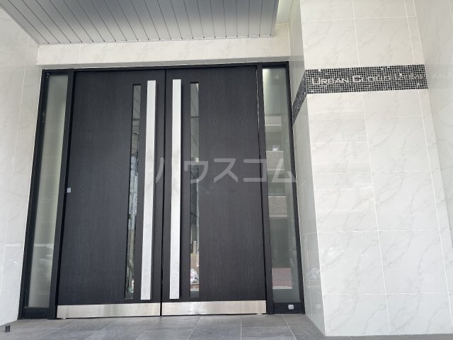 18/25 エントランス