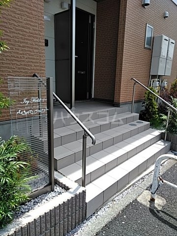 26/30 エントランス