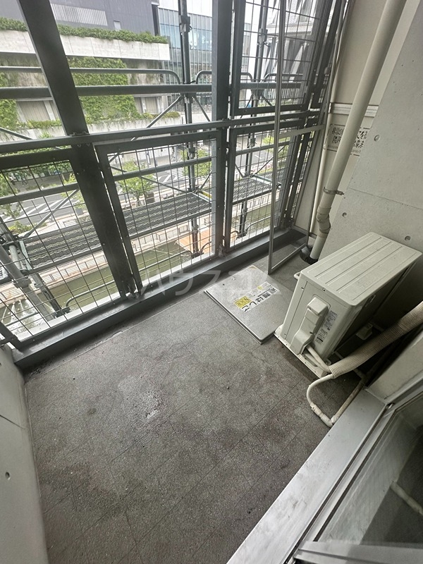 13/18 バルコニー