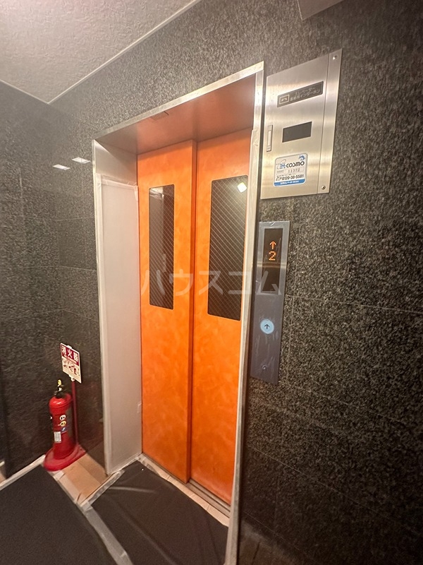 18/18 エントランス