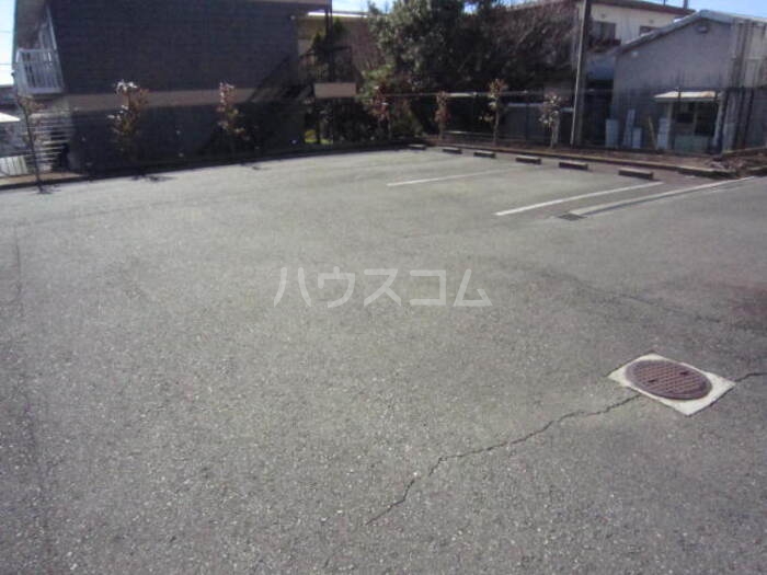 18/27 駐車場