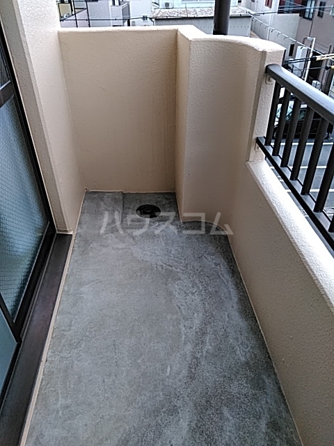 18/28 バルコニー