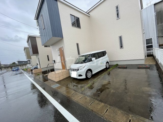 27/30 駐車場