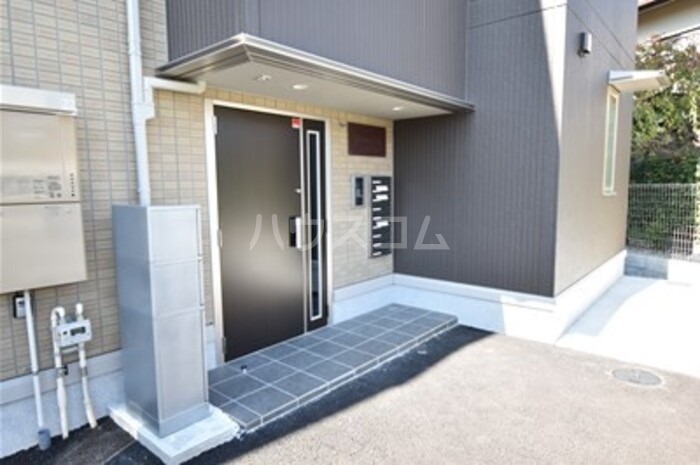 18/26 エントランス