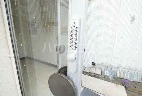 16/25 エントランス