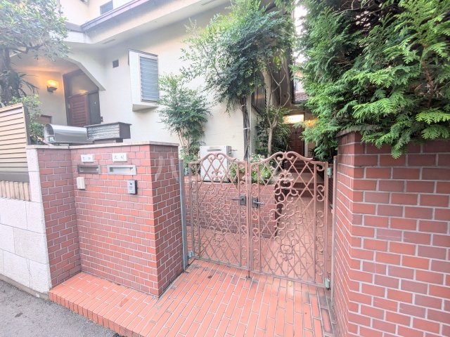 21/28 エントランス