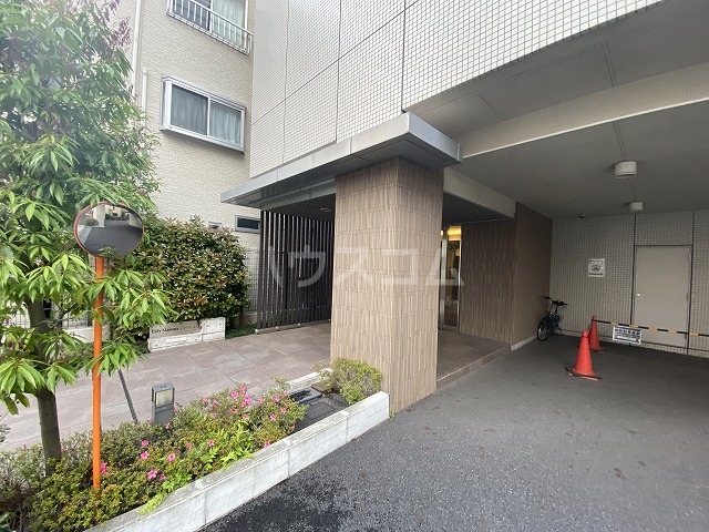 28/30 エントランス