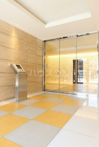 25/30 エントランス