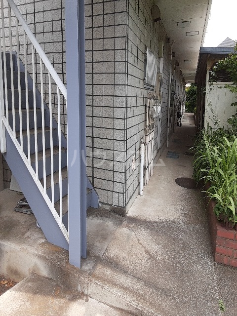 23/30 エントランス