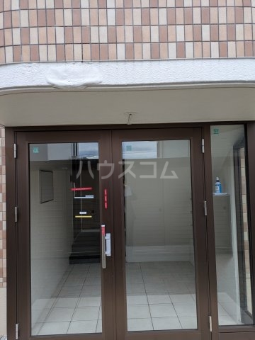 25/27 エントランス