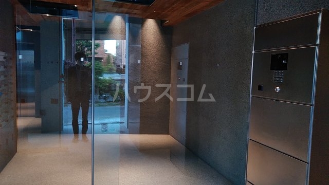 27/30 エントランス
