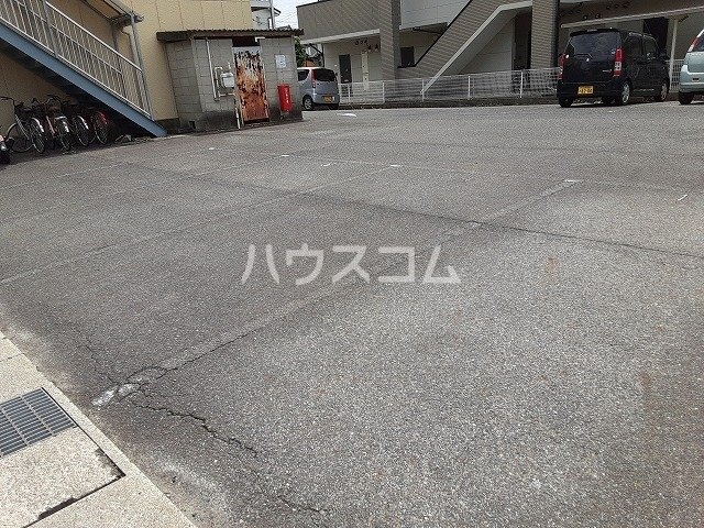 26/30 駐車場