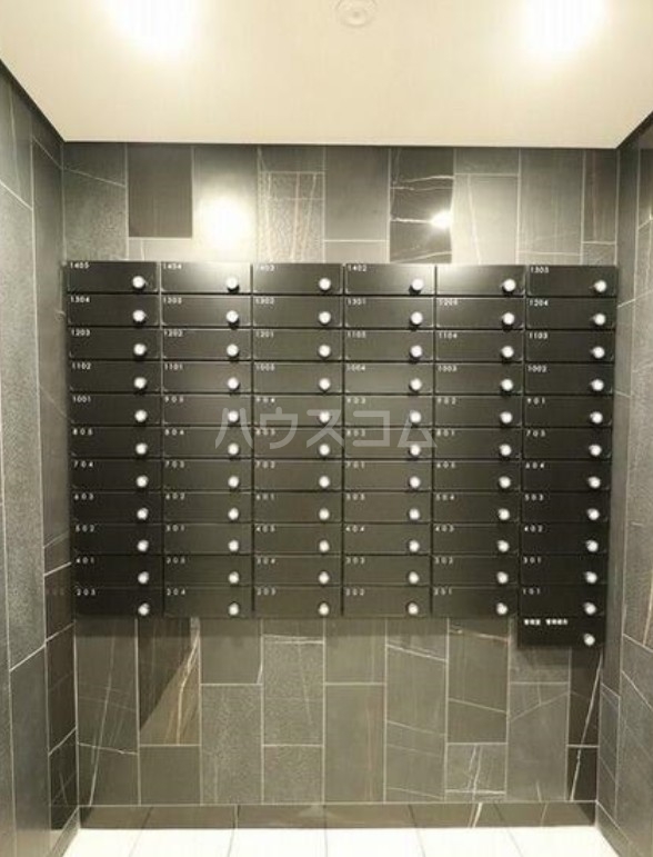 16/19 エントランス