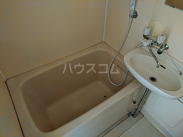 13/30 浴室