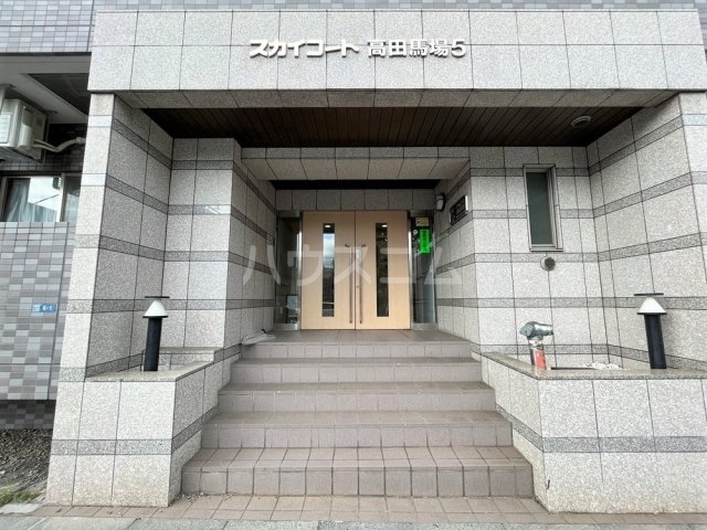 26/30 エントランス