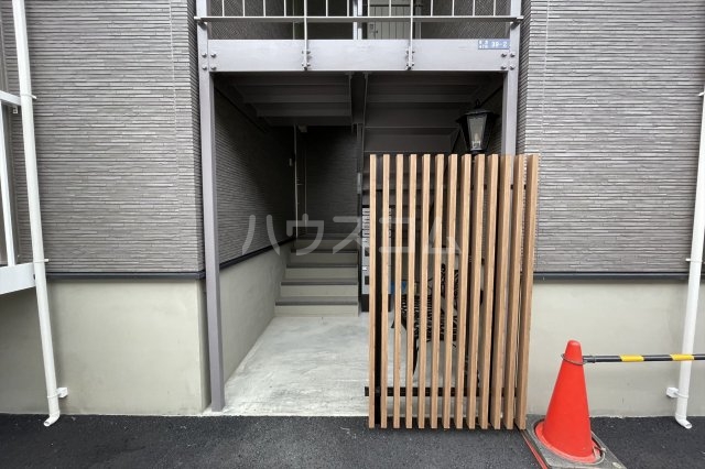 2/3 エントランス