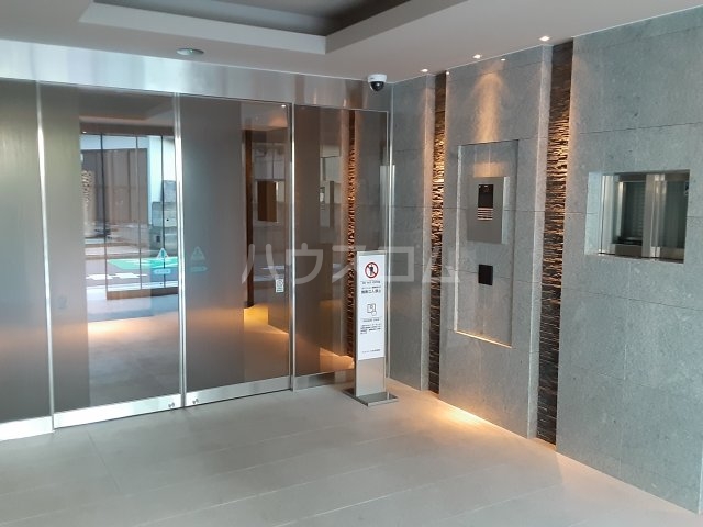 27/30 エントランス