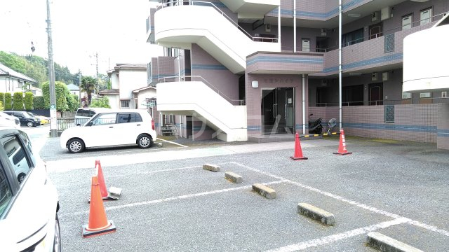 23/30 駐車場