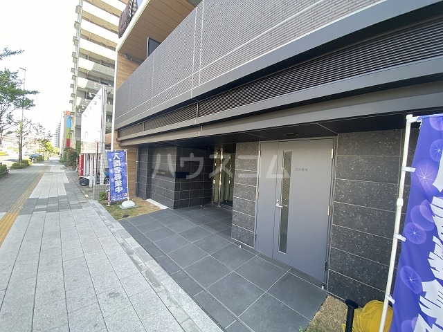 27/30 エントランス
