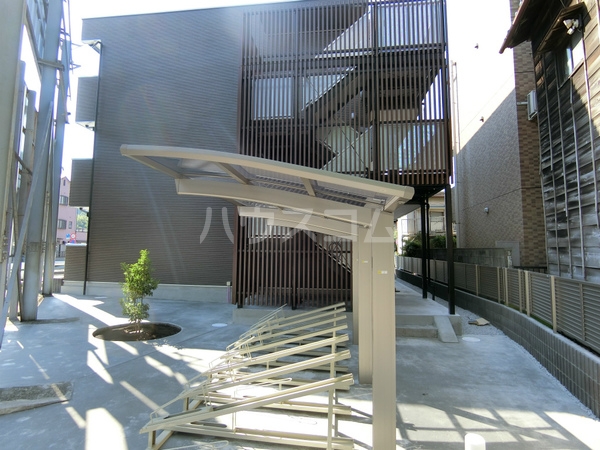 21/30 エントランス