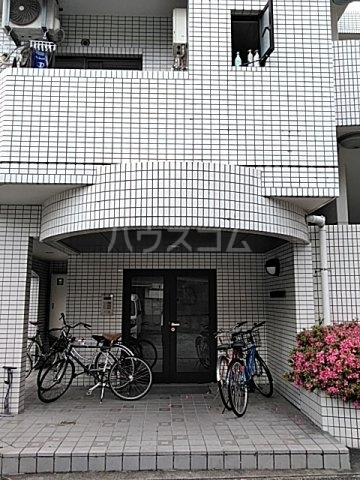 27/30 エントランス