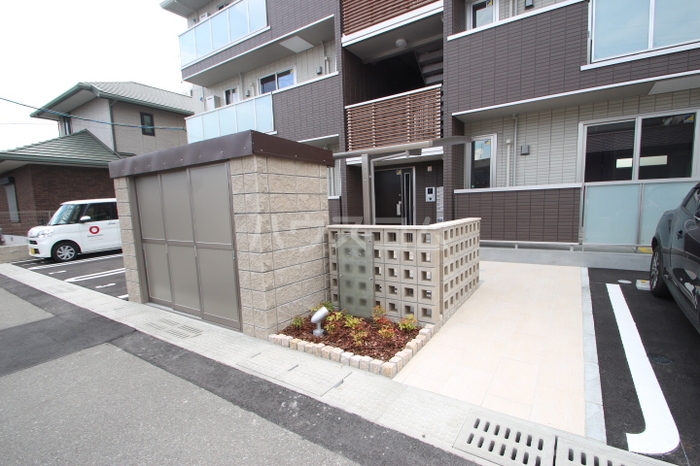 13/19 エントランス