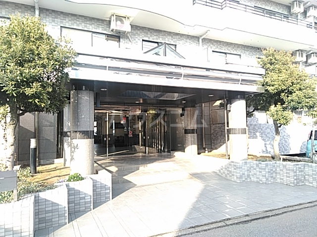 28/30 エントランス