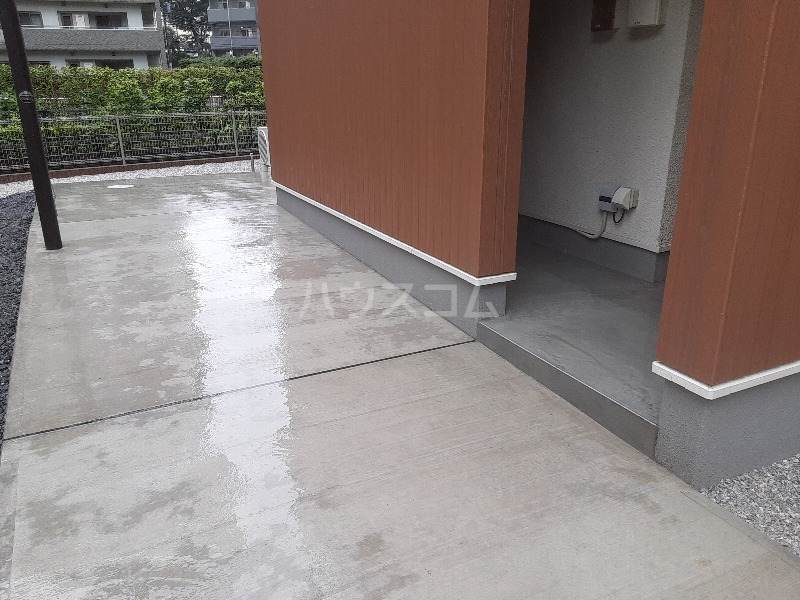 22/28 エントランス