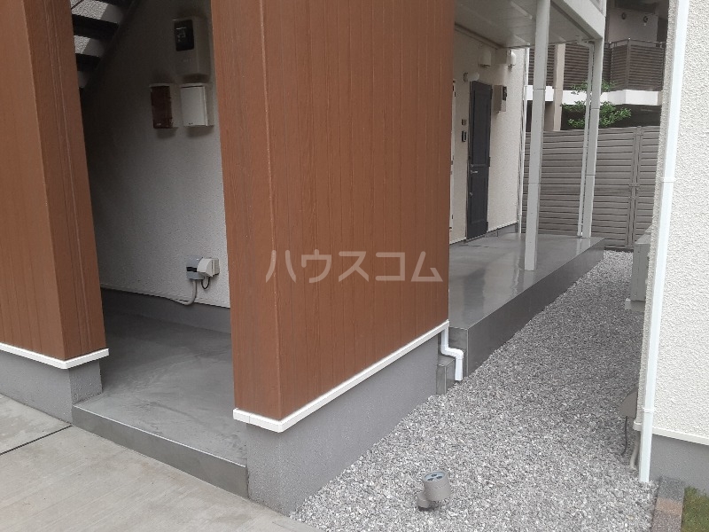 23/28 エントランス