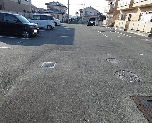18/27 駐車場