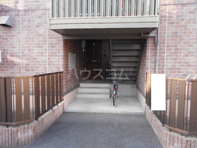 23/30 エントランス