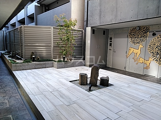 25/30 エントランス