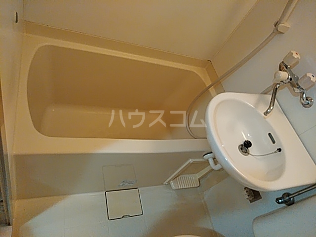 13/30 浴室