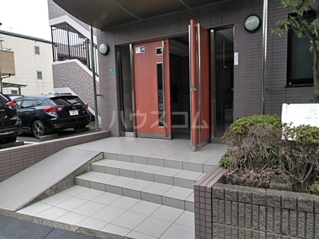 26/30 エントランス