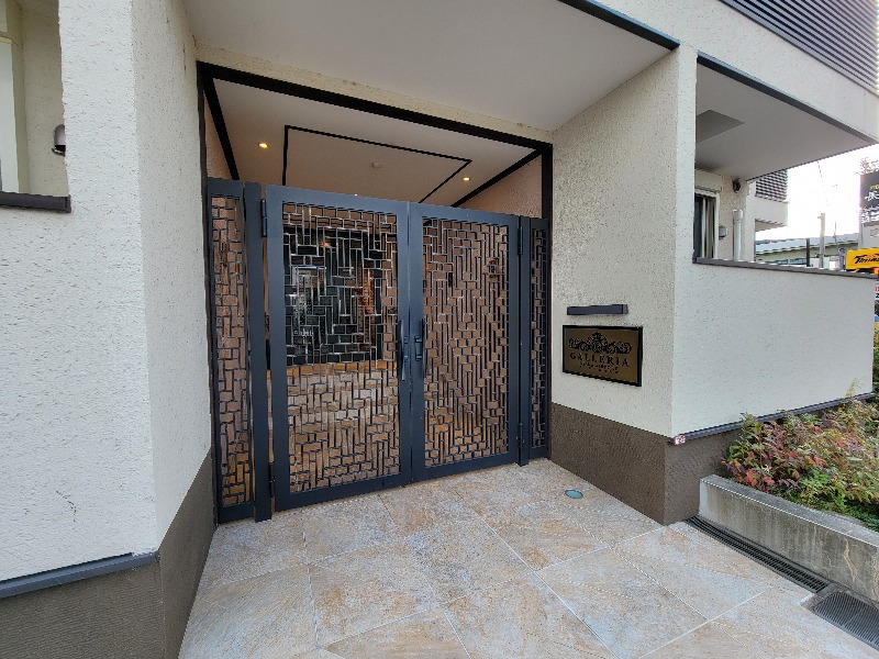 27/30 エントランス