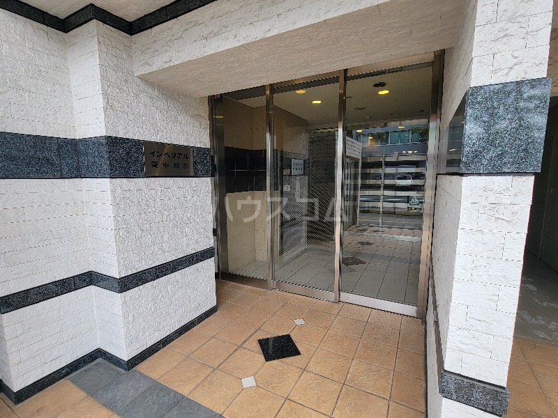 21/30 エントランス