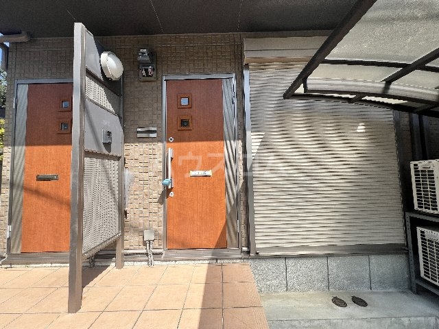 26/30 エントランス