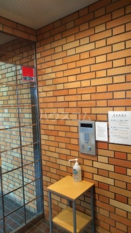 21/30 エントランス