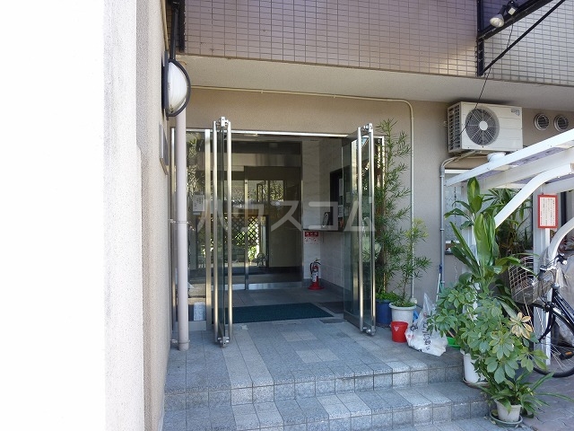 21/30 エントランス