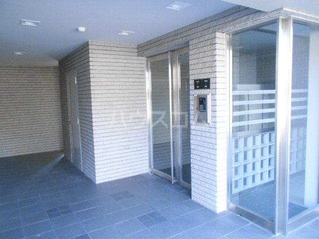 27/30 エントランス