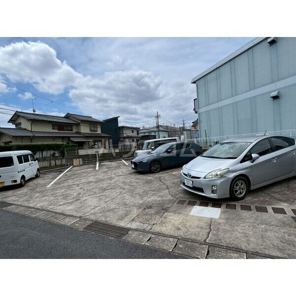 18/21 駐車場