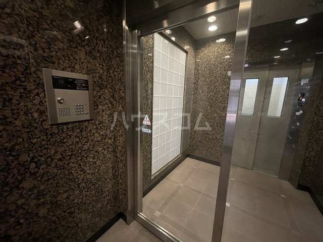 26/30 エントランス