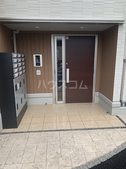 25/30 エントランス