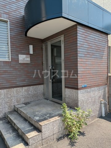 25/27 エントランス