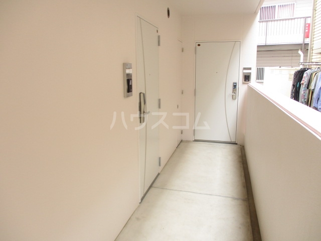 26/29 エントランス