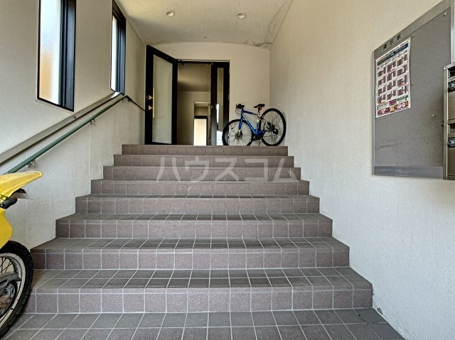 18/21 エントランス